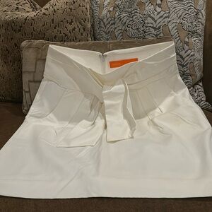 Cynthia Steffe white cotton skirt with bow detail and please size 4